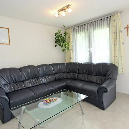 Apartment Spacios In Almagell With Garden